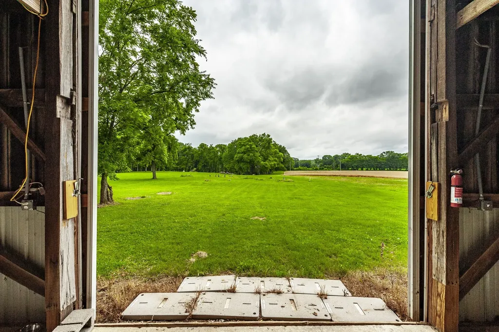 1113 E Robertson Road Castalian Springs TN 37031
