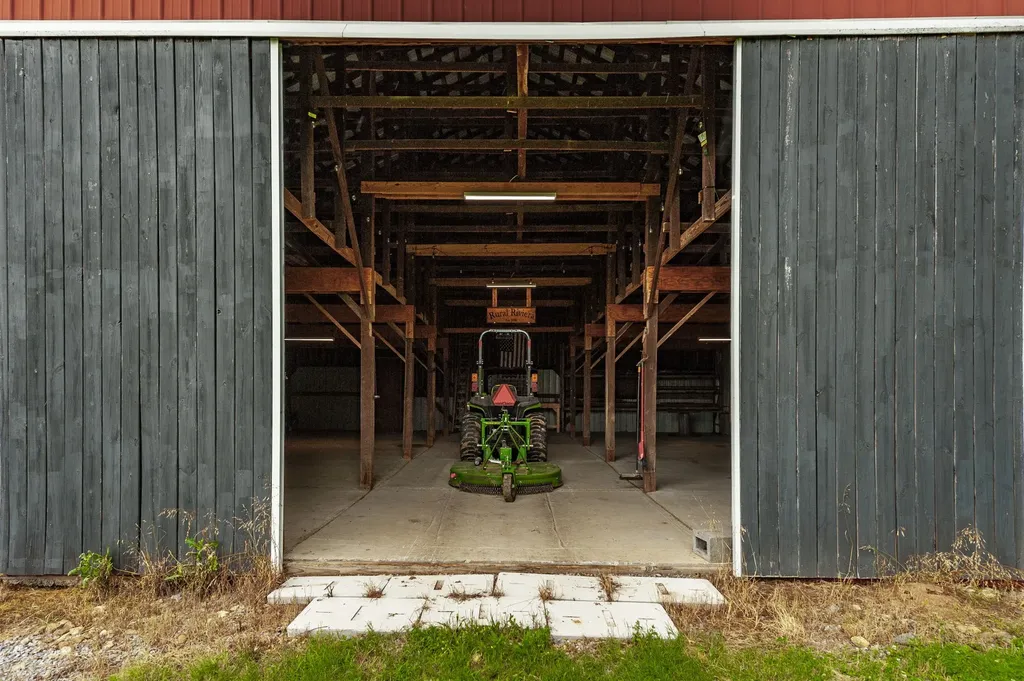 1113 E Robertson Road Castalian Springs TN 37031