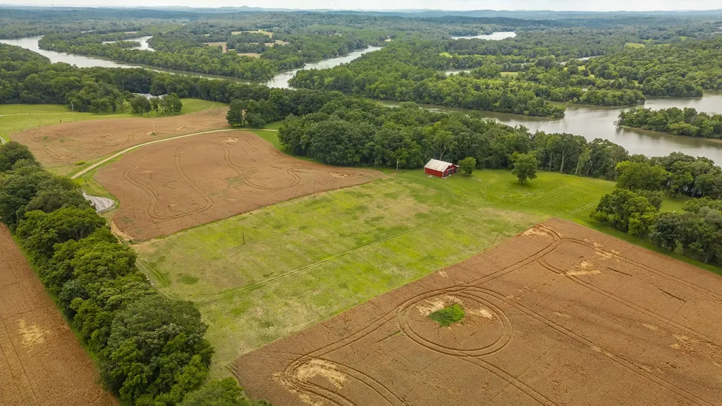 1113 E Robertson Road Castalian Springs TN 37031
