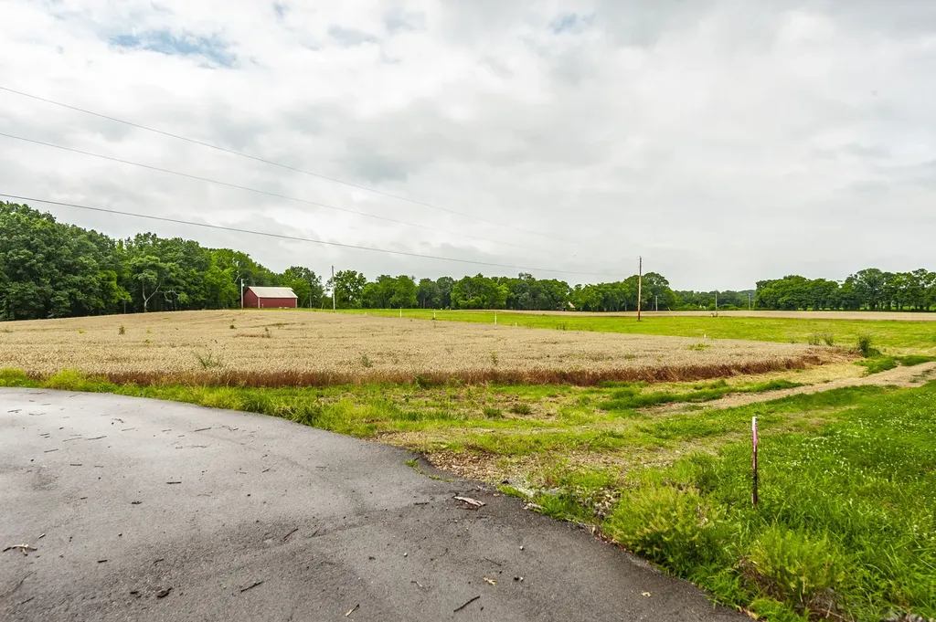 1113 E Robertson Road Castalian Springs TN 37031