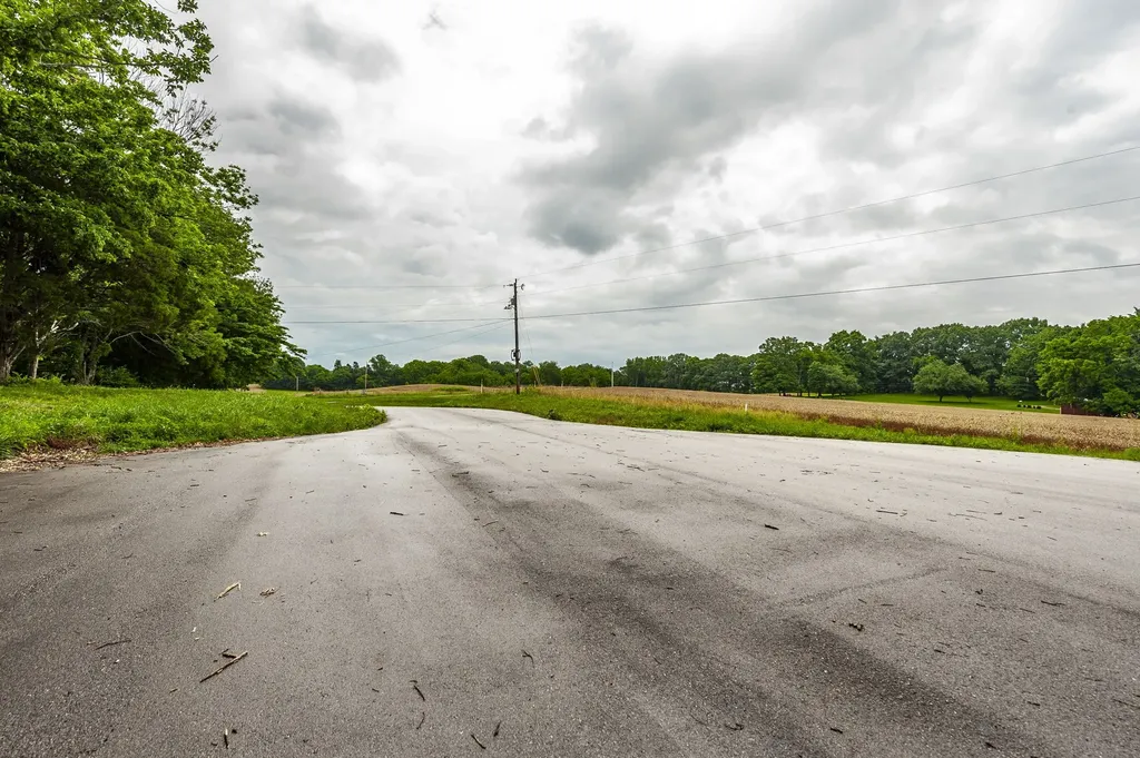 1113 E Robertson Road Castalian Springs TN 37031