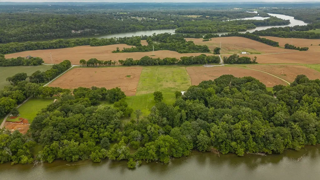 1113 E Robertson Road Castalian Springs TN 37031