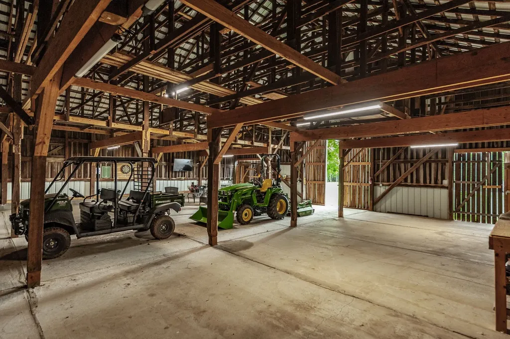 1113 E Robertson Road Castalian Springs TN 37031