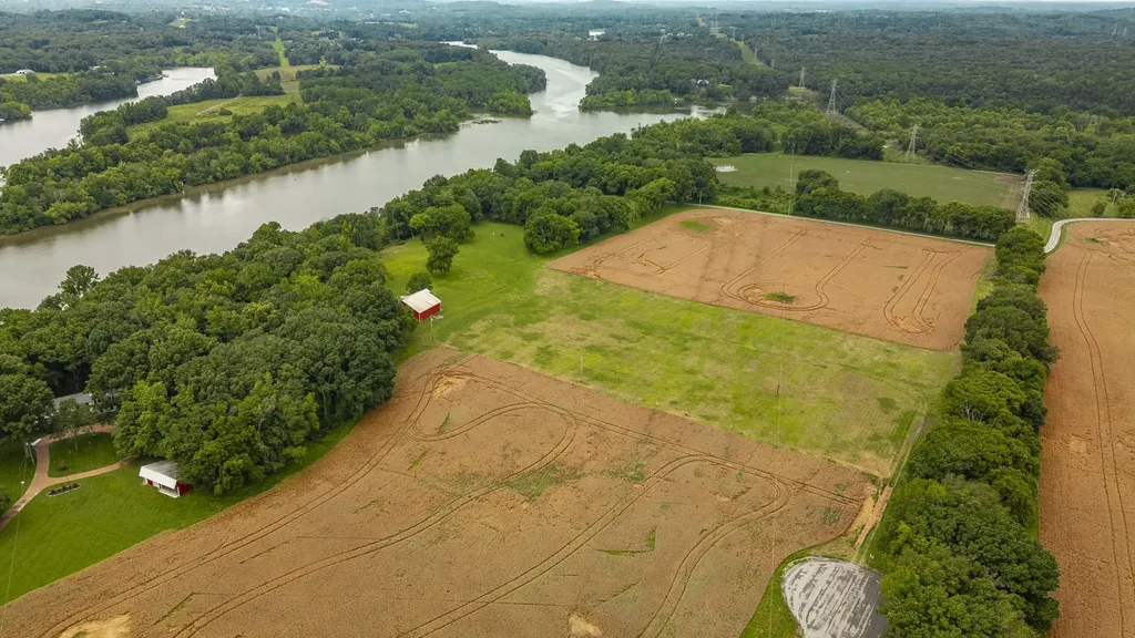 1113 E Robertson Road Castalian Springs TN 37031
