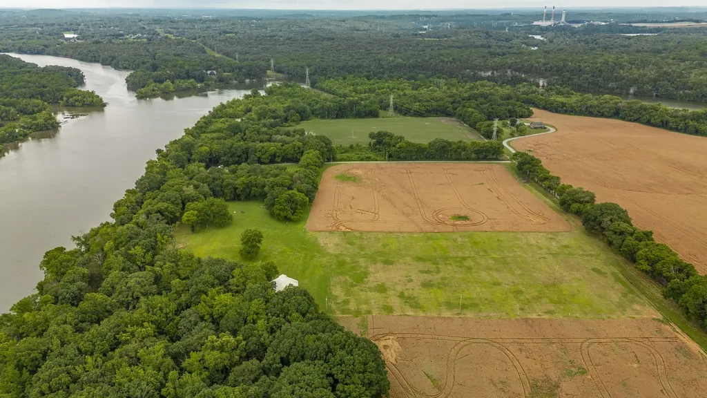 1113 E Robertson Road Castalian Springs TN 37031