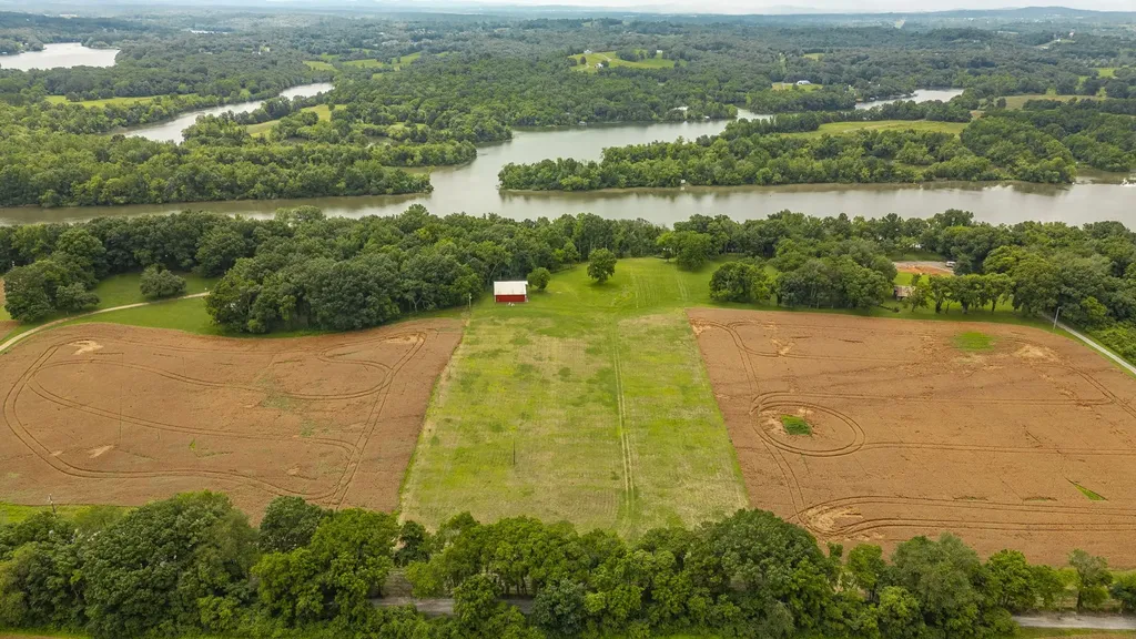 1113 E Robertson Road Castalian Springs TN 37031