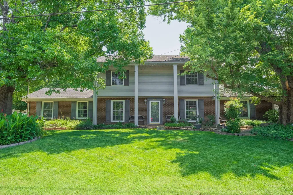 132 Clearlake Dr, E Nashville TN 37217