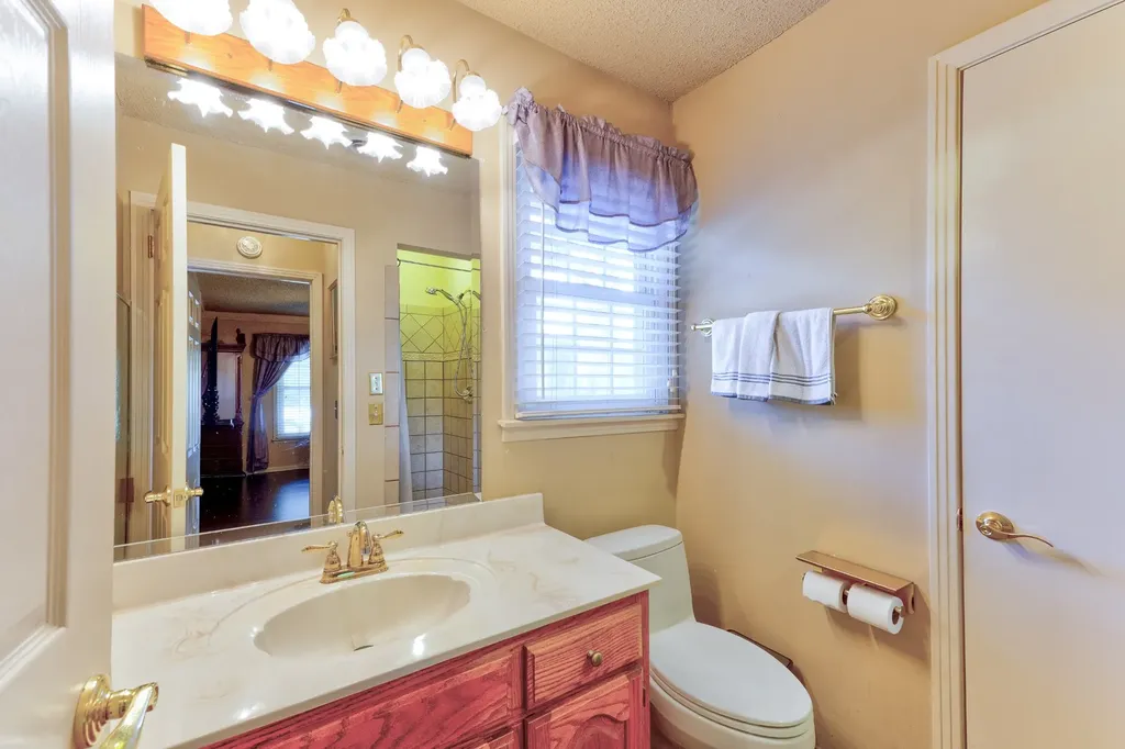 132 Clearlake Dr, E Nashville TN 37217