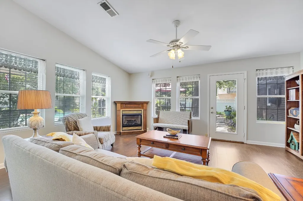 132 Clearlake Dr, E Nashville TN 37217