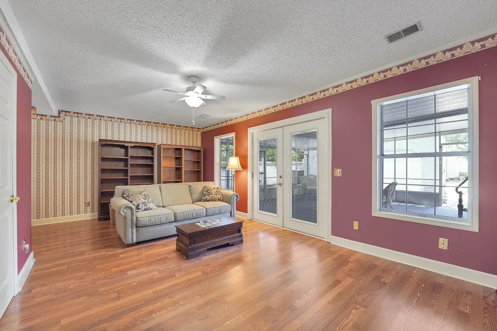 132 Clearlake Dr, E Nashville TN 37217