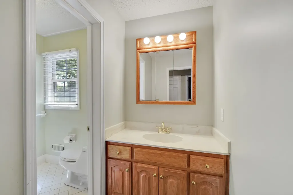132 Clearlake Dr, E Nashville TN 37217