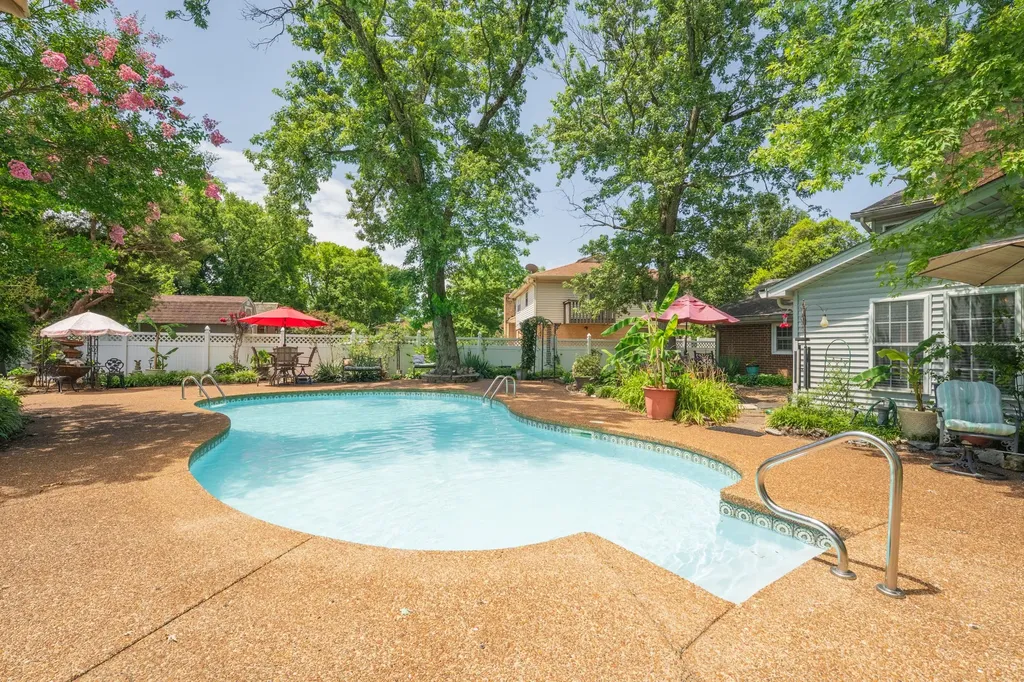 132 Clearlake Dr, E Nashville TN 37217