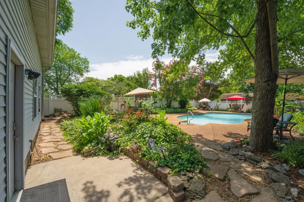132 Clearlake Dr, E Nashville TN 37217