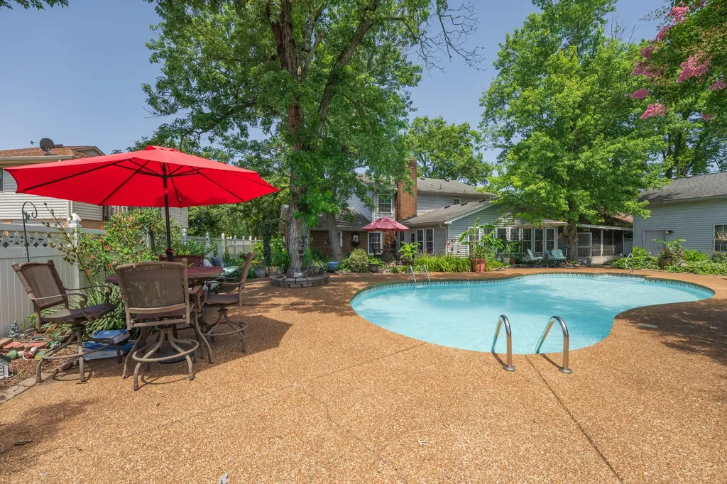 132 Clearlake Dr, E Nashville TN 37217