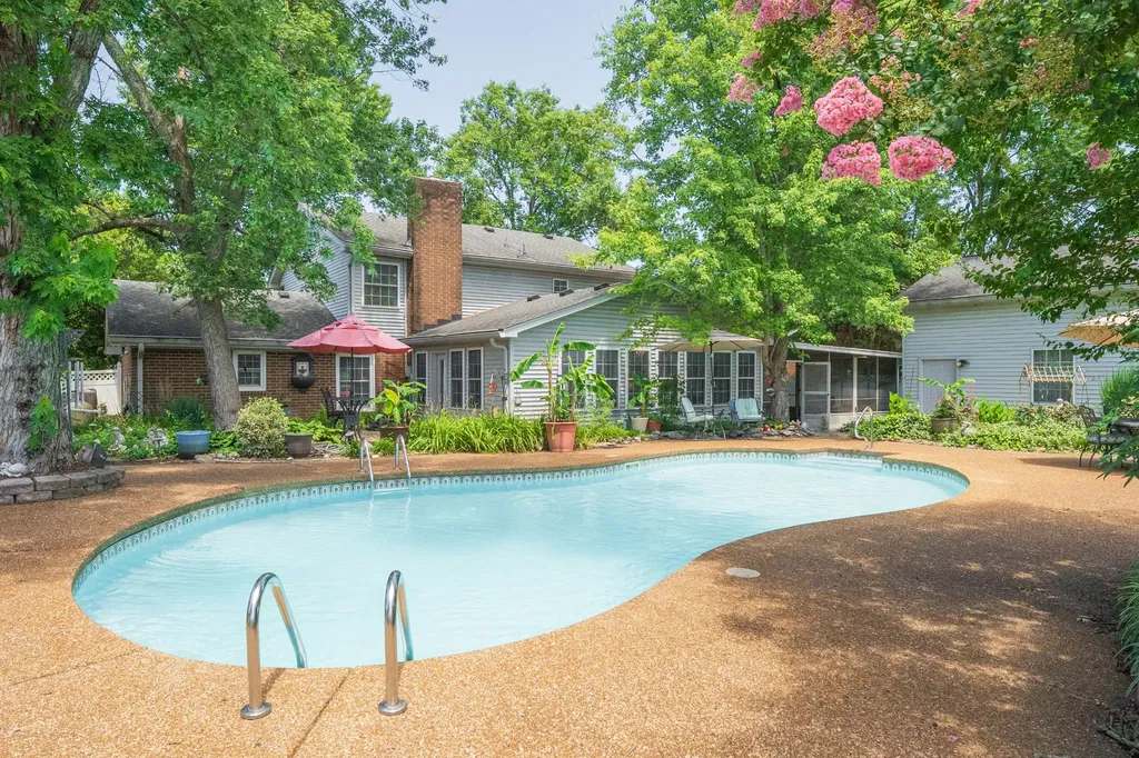 132 Clearlake Dr, E Nashville TN 37217