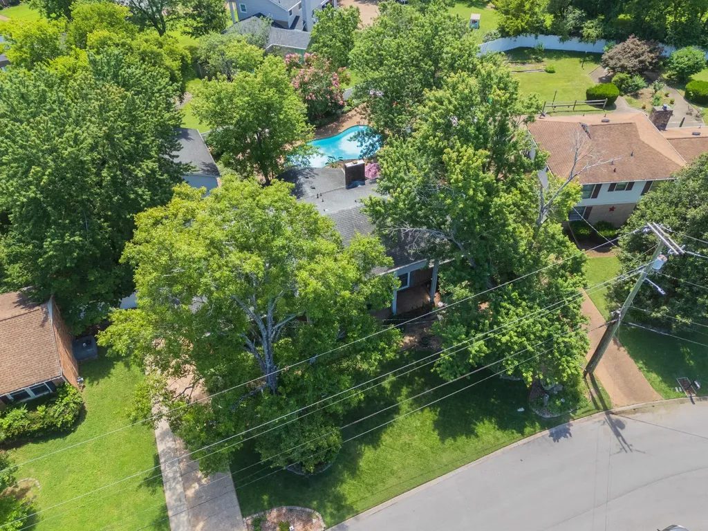 132 Clearlake Dr, E Nashville TN 37217
