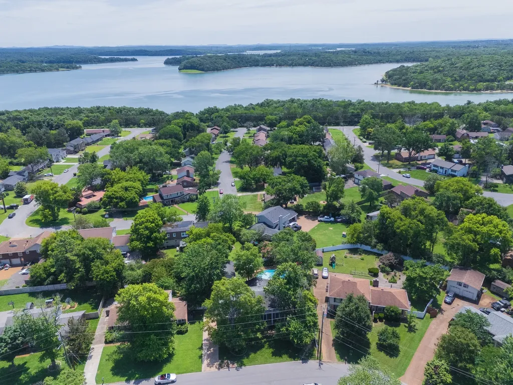 132 Clearlake Dr, E Nashville TN 37217