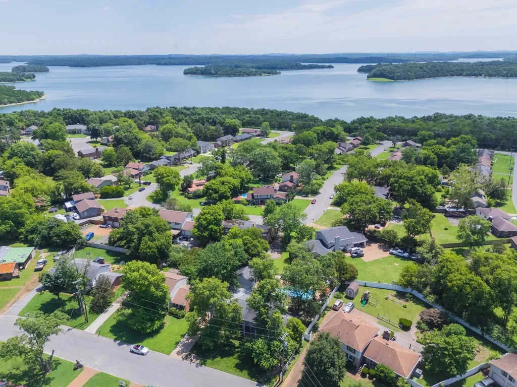 132 Clearlake Dr, E Nashville TN 37217