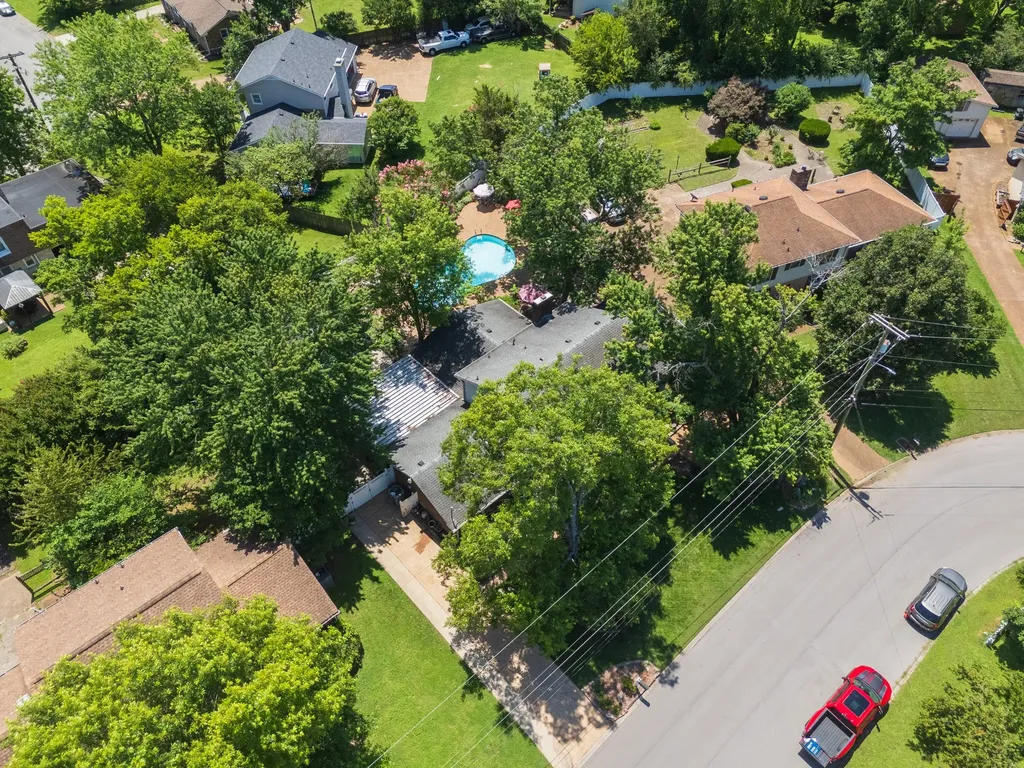 132 Clearlake Dr, E Nashville TN 37217