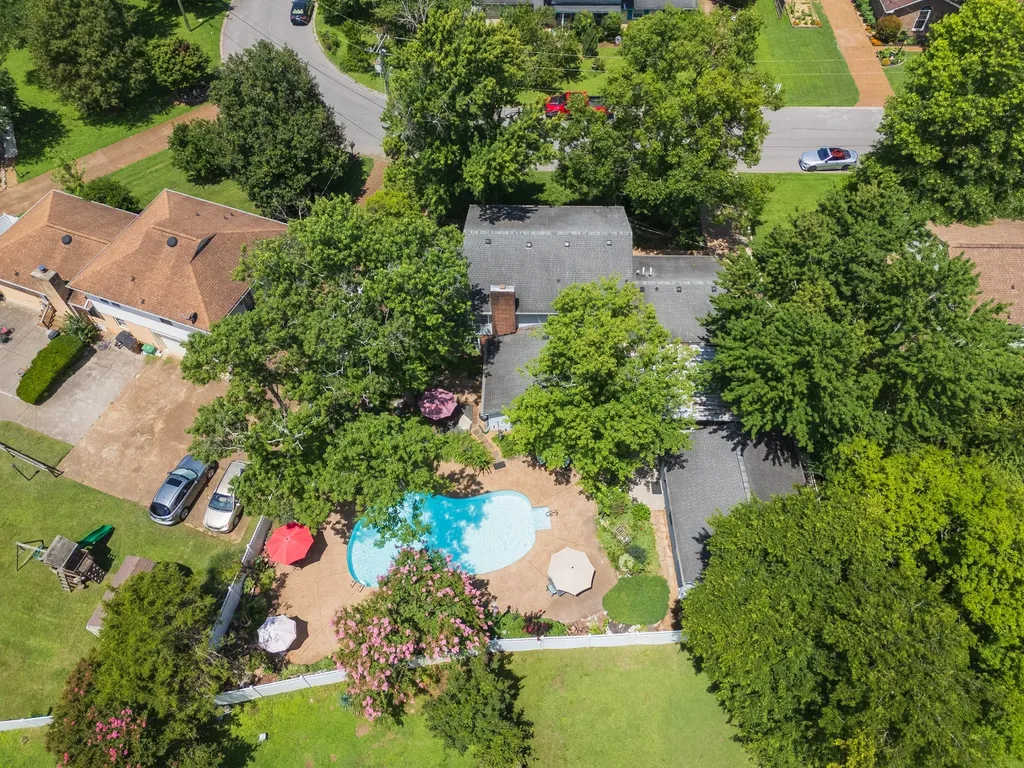 132 Clearlake Dr, E Nashville TN 37217