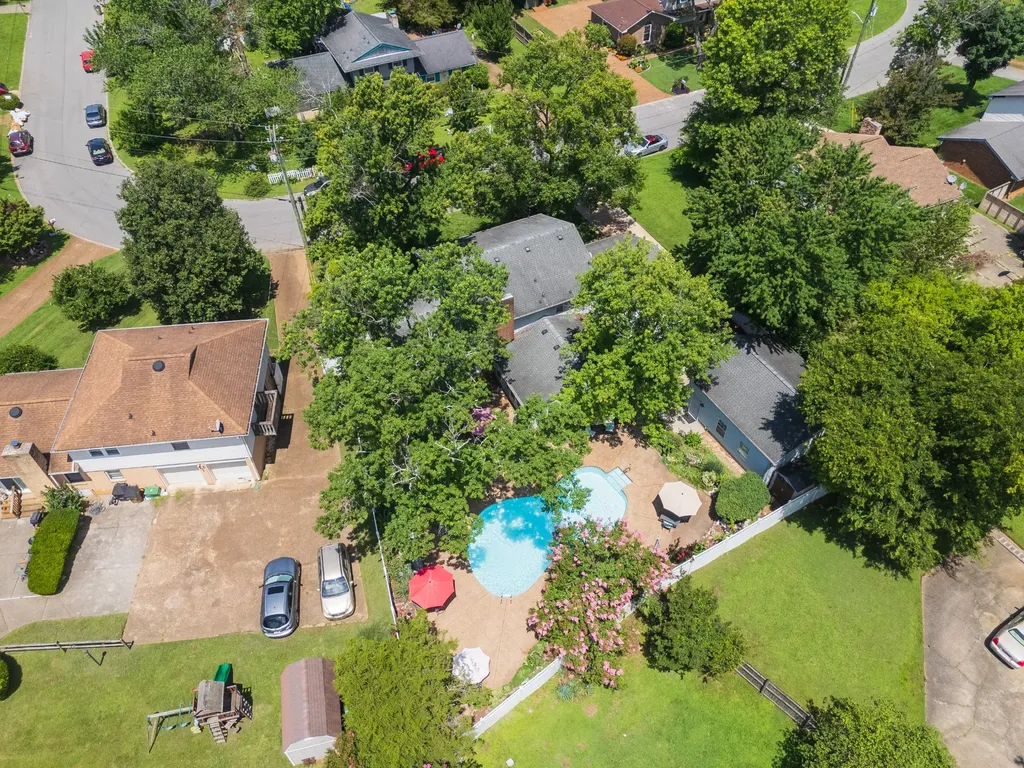 132 Clearlake Dr, E Nashville TN 37217