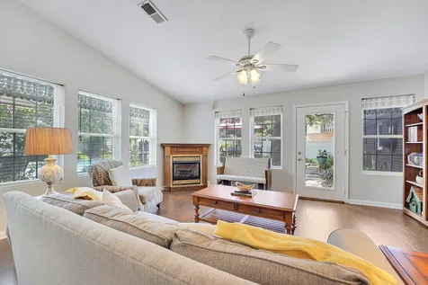 132 Clearlake Dr, E Nashville TN 37217