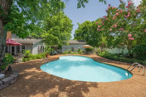 132 Clearlake Dr, E Nashville TN 37217