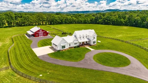 1151 Rogana Road Bethpage TN 37022