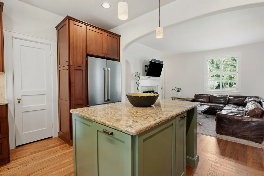 3008 New Natchez Trace Nashville TN 37215