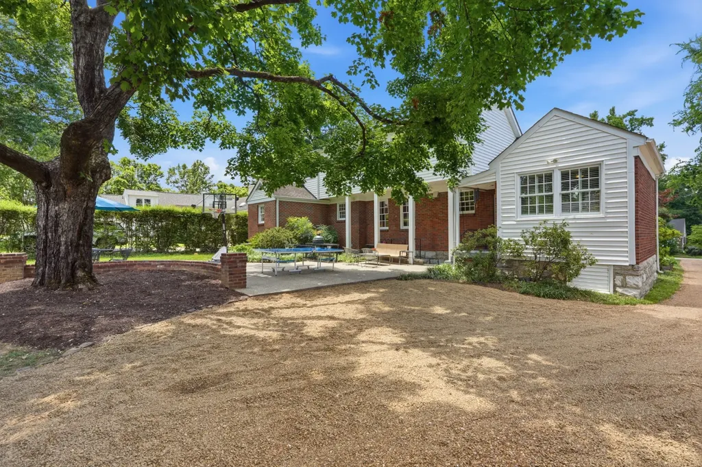 3008 New Natchez Trace Nashville TN 37215