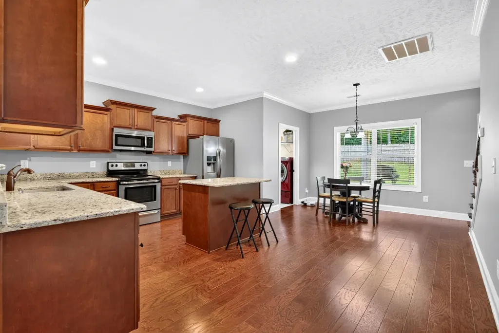 935 Cherry Blossom Lane Clarksville TN 37040