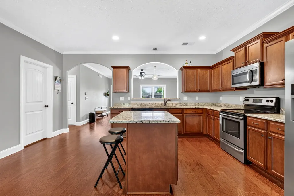 935 Cherry Blossom Lane Clarksville TN 37040