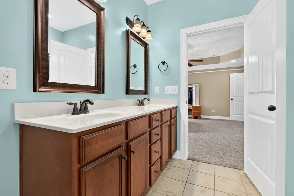 935 Cherry Blossom Lane Clarksville TN 37040