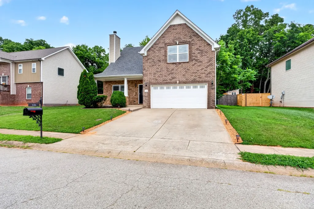 935 Cherry Blossom Lane Clarksville TN 37040