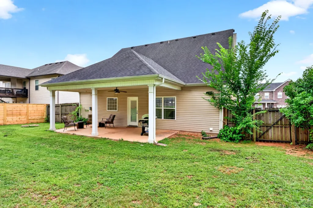 935 Cherry Blossom Lane Clarksville TN 37040