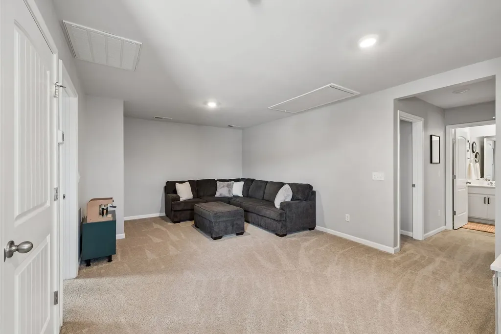 4096 Crossing Way White House TN 37188