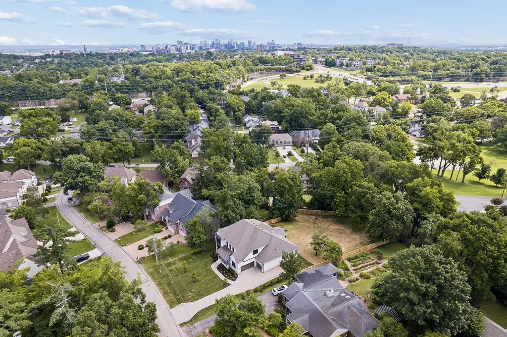 2808 White Oak Drive Nashville TN 37215