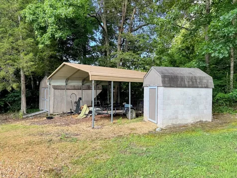 90 Coxburg Road North Holladay TN 38341