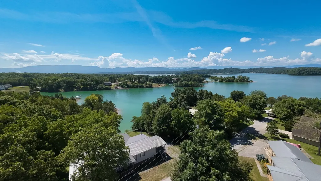 1366 Paradise Lane Dandridge TN 37725