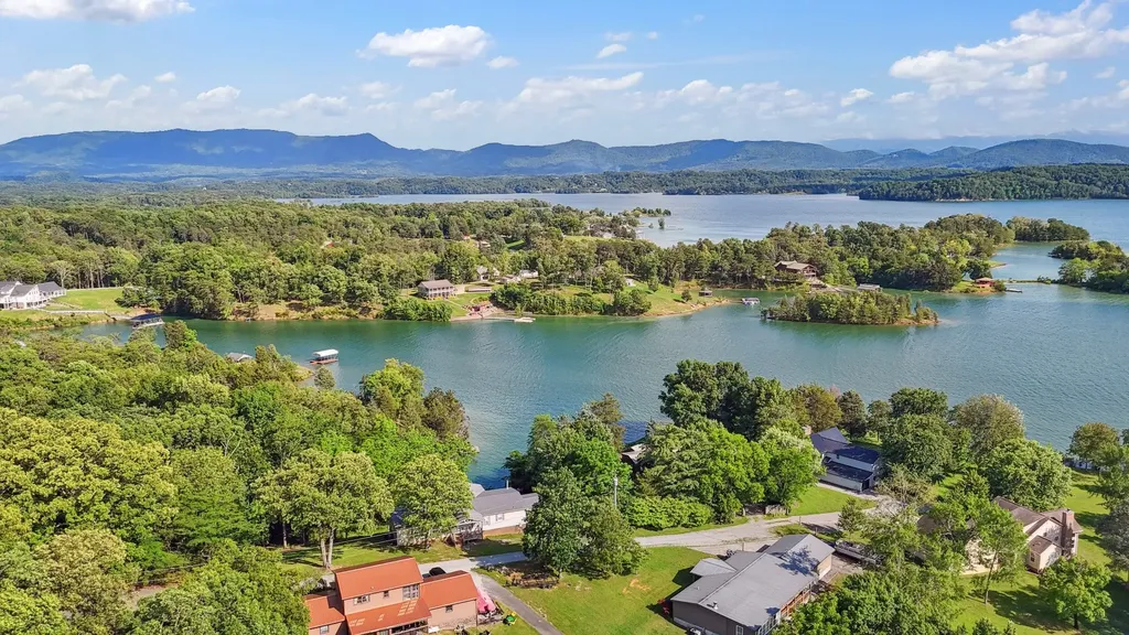 1366 Paradise Lane Dandridge TN 37725