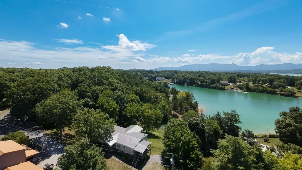 1366 Paradise Lane Dandridge TN 37725