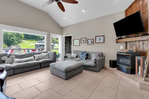 814 Shasteen Hollow Road Lynchburg TN 37352