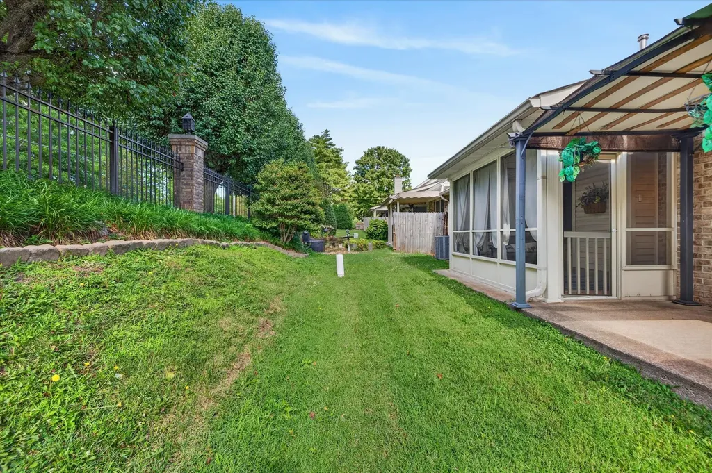 404 Country Club Court Clarksville TN 37043