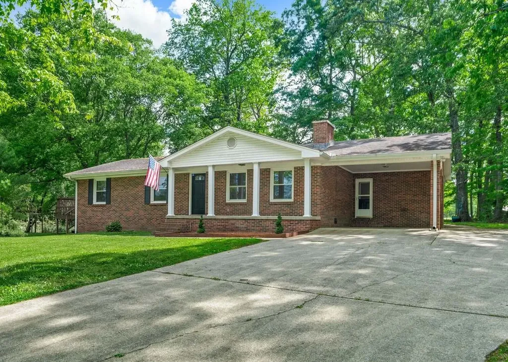 1387 Old Clarksville Pike Pleasant View TN 37146