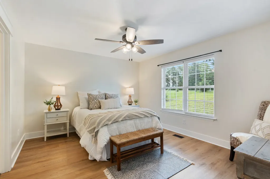 1099 Old County House Road Charlotte TN 37036