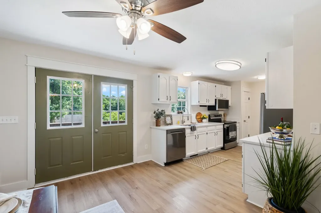 1099 Old County House Road Charlotte TN 37036