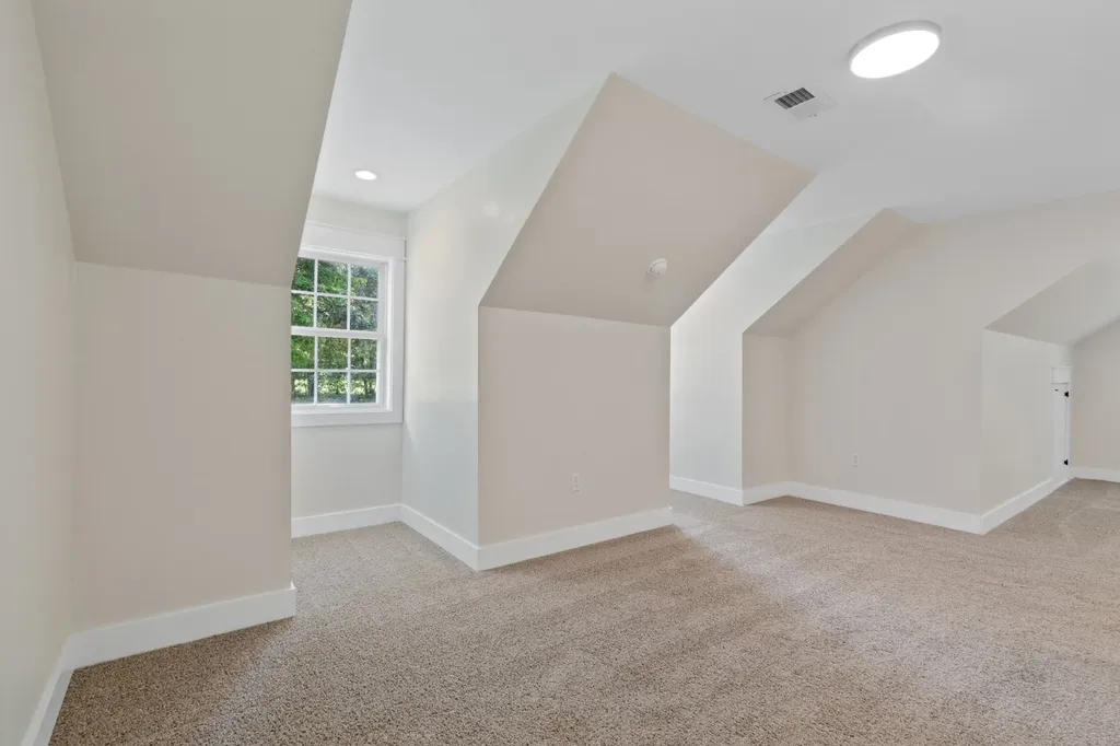 1099 Old County House Road Charlotte TN 37036
