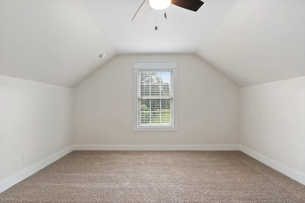 1099 Old County House Road Charlotte TN 37036