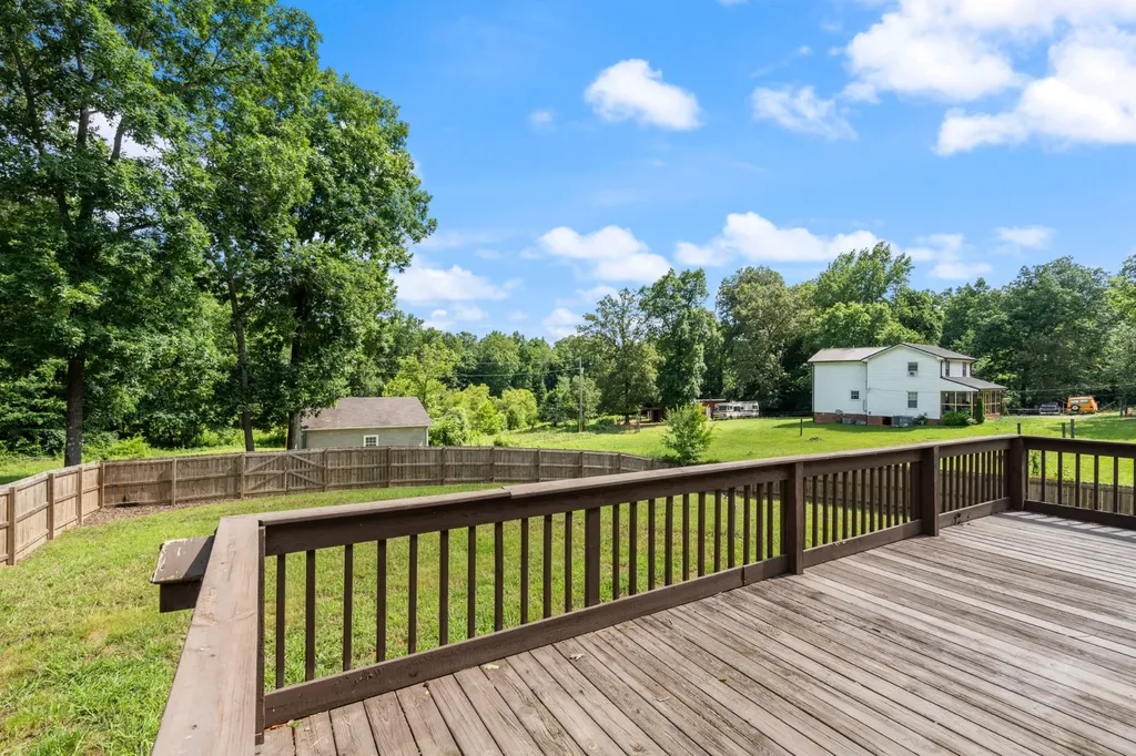 1099 Old County House Road Charlotte TN 37036