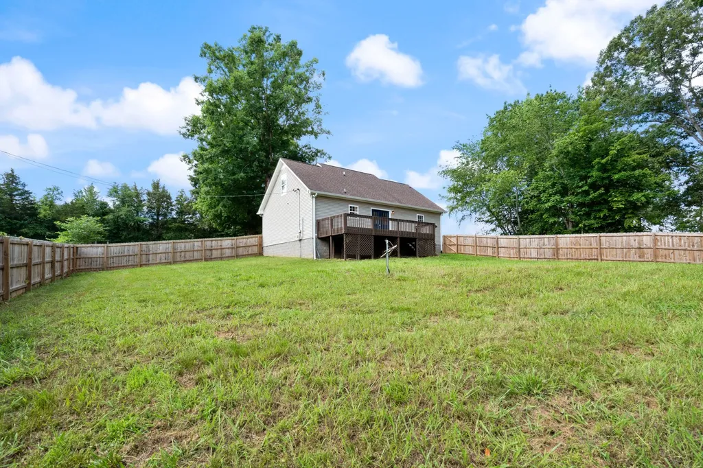 1099 Old County House Road Charlotte TN 37036